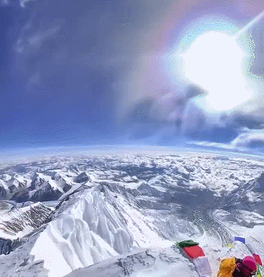 博主登顶8848.86米珠穆朗玛峰 实拍诠释一览众山小